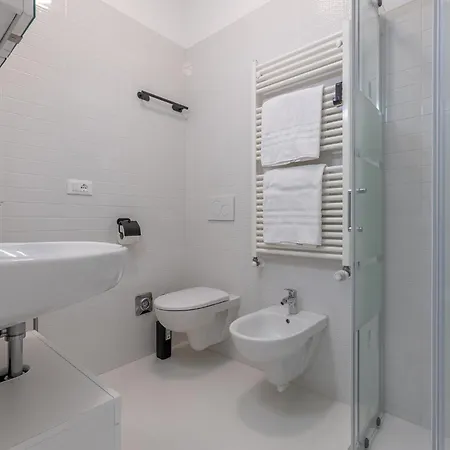Apartman Guesthost - Academy Of Fine Arts - Modern With Balcony!