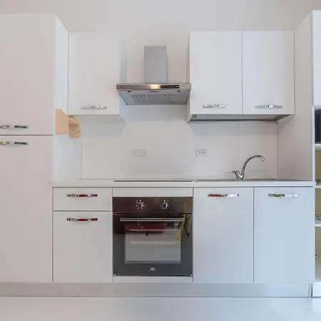 Guesthost - Academy Of Fine Arts - Modern Apt With Balcony! Апартаменты Болонья