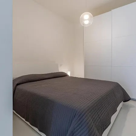 Guesthost - Academy Of Fine Arts - Modern Apt With Balcony!