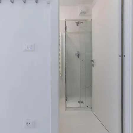 Academy Of Fine Arts -modern Apt. With Balcony!