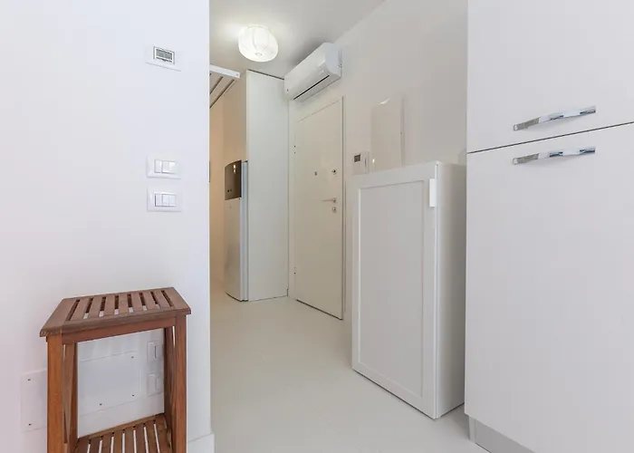 Guesthost - Academy Of Fine Arts - Modern With Balcony! *