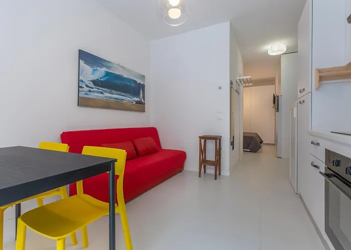 Apartment Guesthost - Academy Of Fine Arts - Modern With Balcony! Bologna