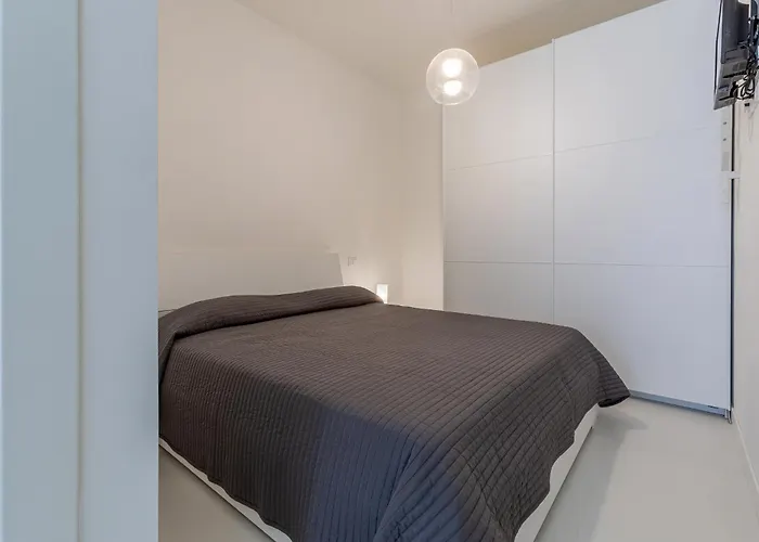 Guesthost - Academy Of Fine Arts - Modern With Balcony!