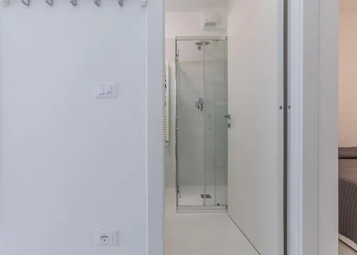 Guesthost - Academy Of Fine Arts - Modern With Balcony!