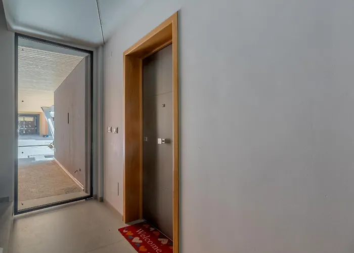 Guesthost - Academy Of Fine Arts - Modern With Balcony! Bologna