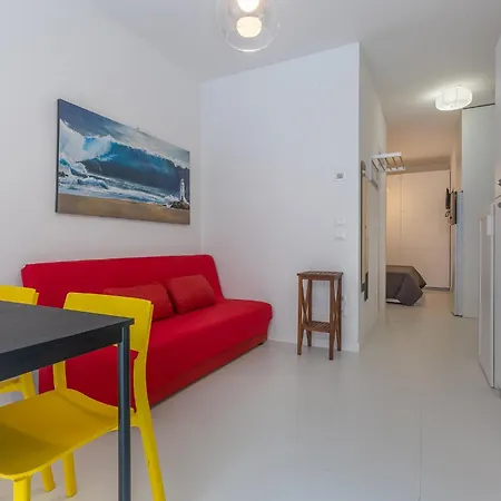 Apartment Guesthost - Academy Of Fine Arts - Modern With Balcony! Bologna