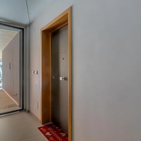 Guesthost - Academy Of Fine Arts - Modern With Balcony! ボローニャ