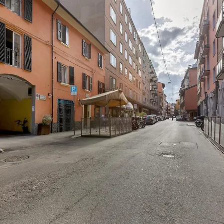 Guesthost - Academy Of Fine Arts - Modern With Balcony! アパート